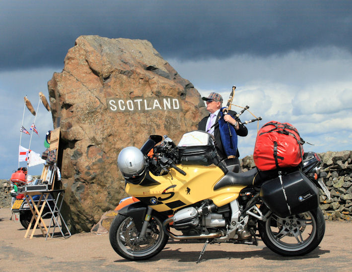 Schottland Monument an der Grenze England - Schottland auf der Motorradtour Tierarztpraxis Dr. Hucke