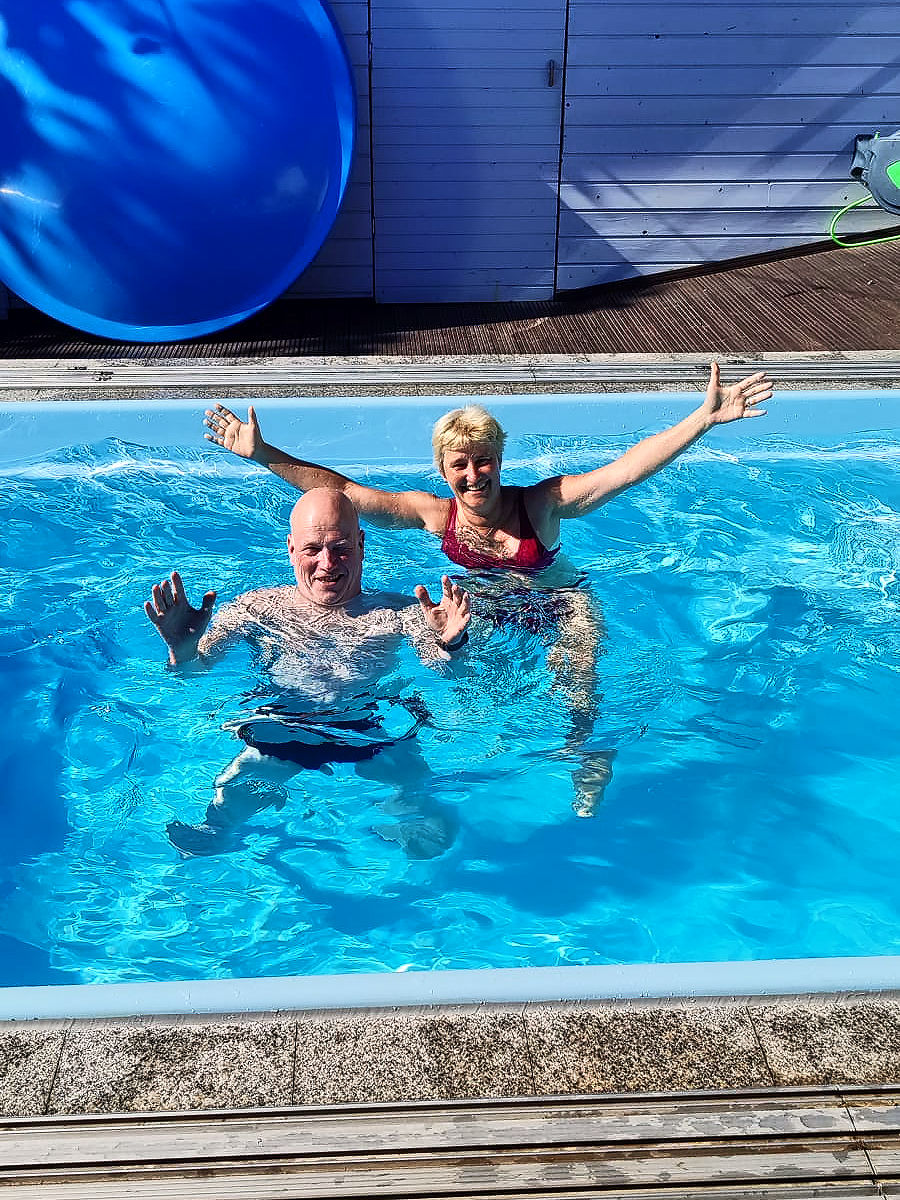 Abkühlung im Pool Abkühlung im Pool
